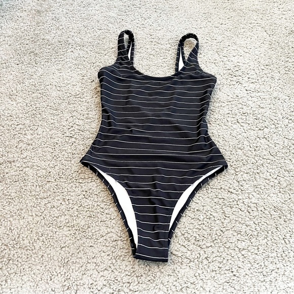 Zyia‎ black stripe simplicity one piece swimsuit women’s xsmall - Picture 4 of 9